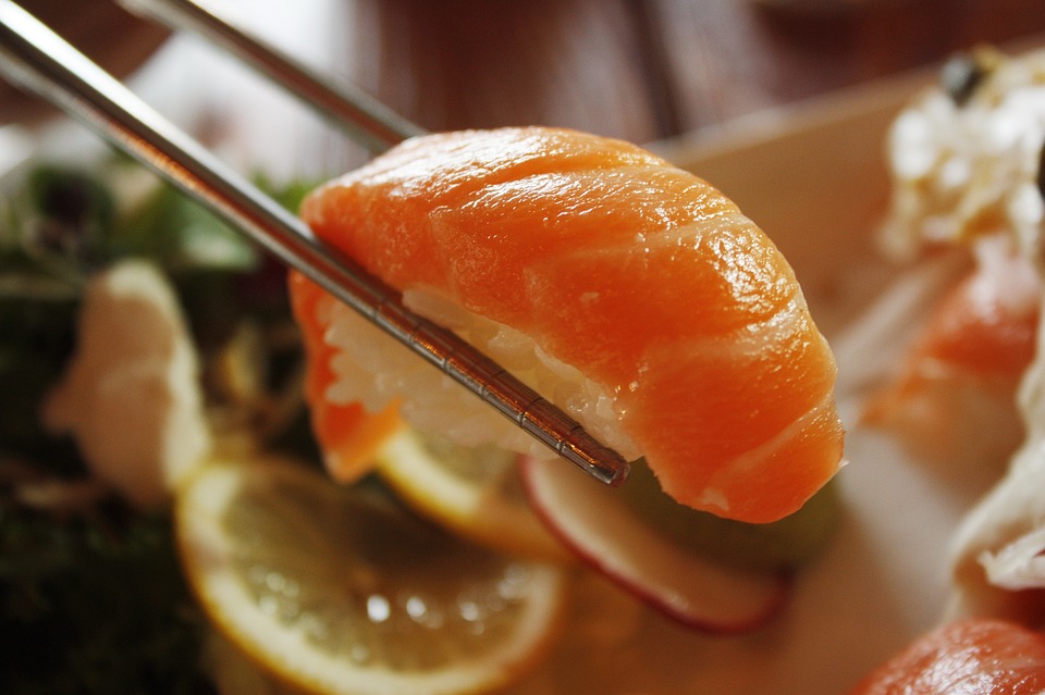 美味しい回転寿司の見分け方を解説、ネタを見れば簡単にわかる。