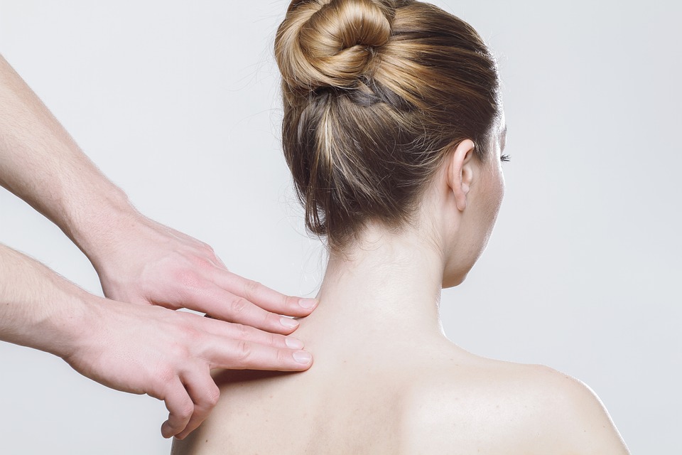 肩こりと腰痛の原因と治し方について解説、身体の雑学。