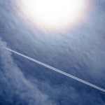 飛行機雲の原理や発生条件を簡単に解説！実はかなり珍しい現象